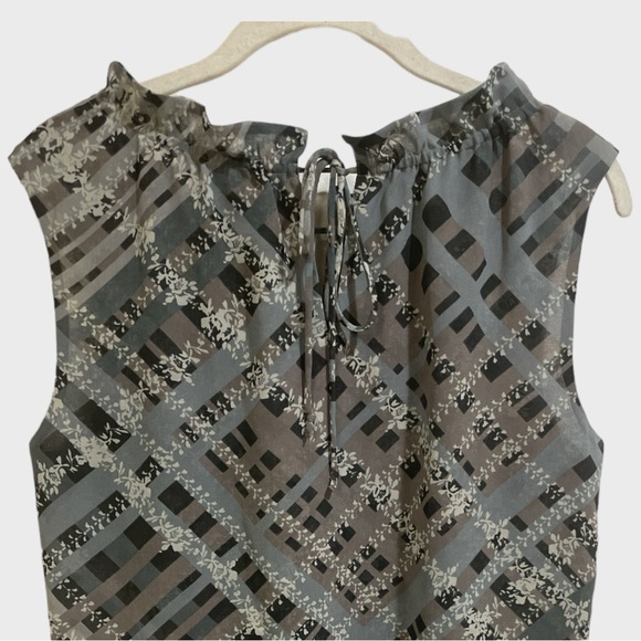 Cabi Graph Blouse  Ruffle Collar Sleeveless Blouse Size Small - Picture 8 of 14